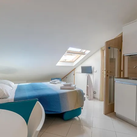 Gorgeous In With Kitchen Apartment *
