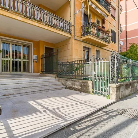 Gorgeous In With Kitchen Apartment Levanto